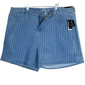 Hot Topic HT Washed Indigo Denim w/White Stripes Mom Short Size 24 NWT